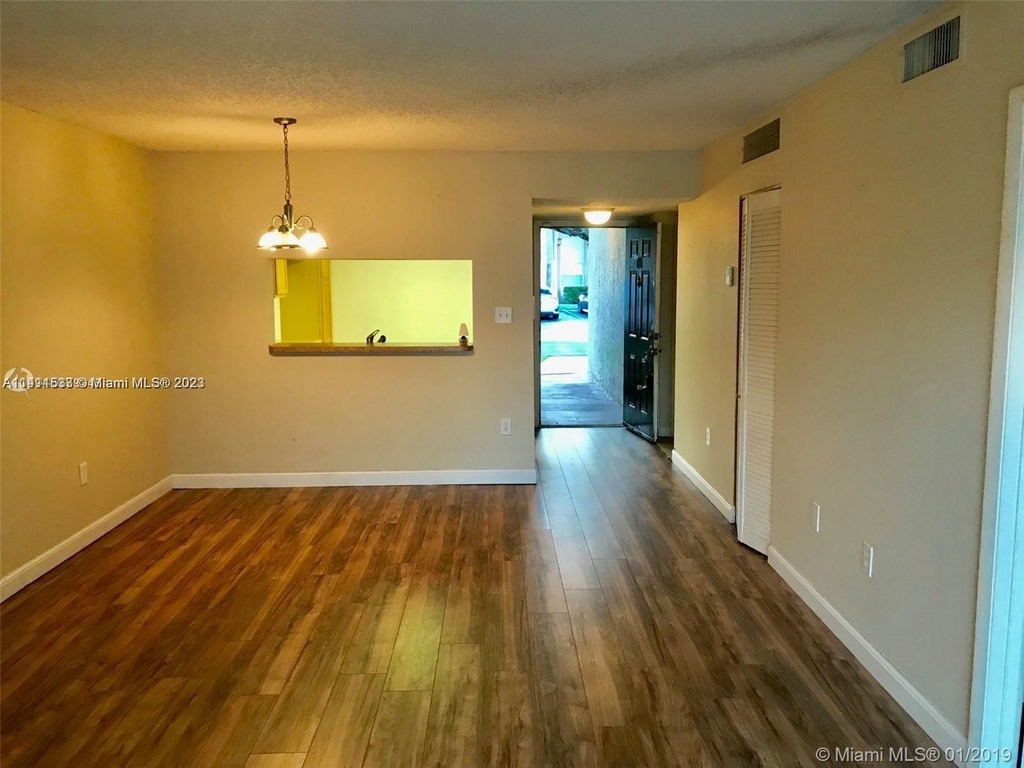 451 Sw 113th Way - Photo 1