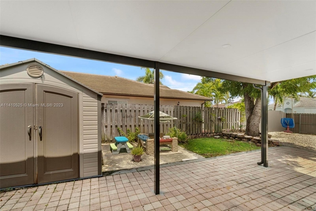 17130 Sw 143rd Ct - Photo 26