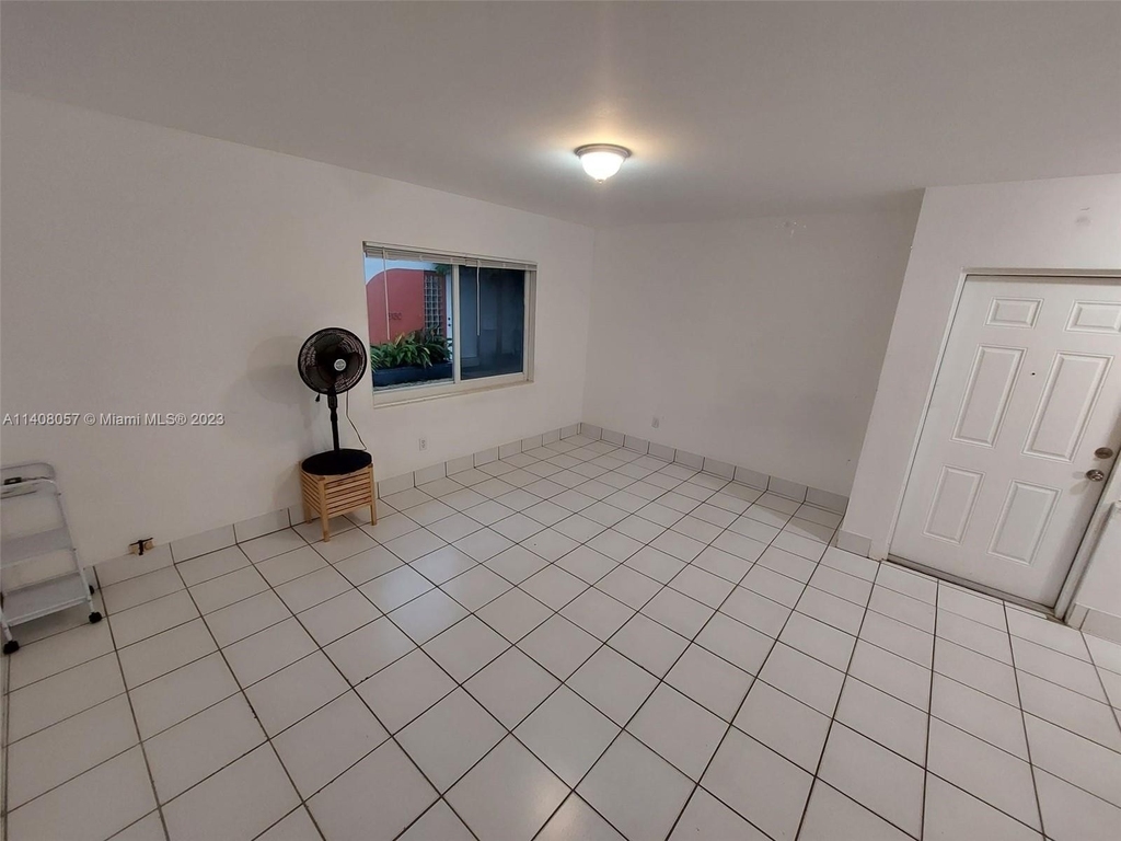 3130 Sw 25th St - Photo 7