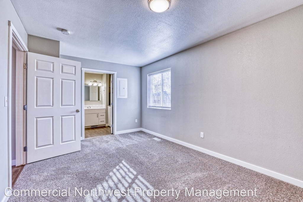 1677 N Raymond - Photo 11