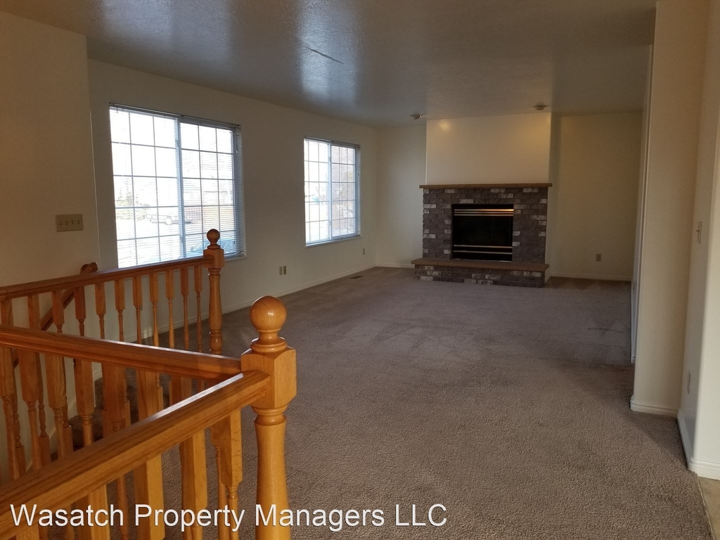 1080 Elgin Avenue - Photo 2