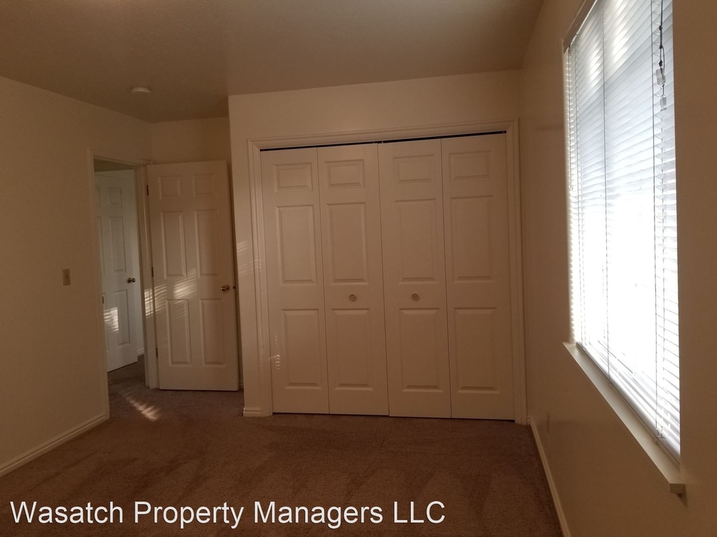 1080 Elgin Avenue - Photo 10