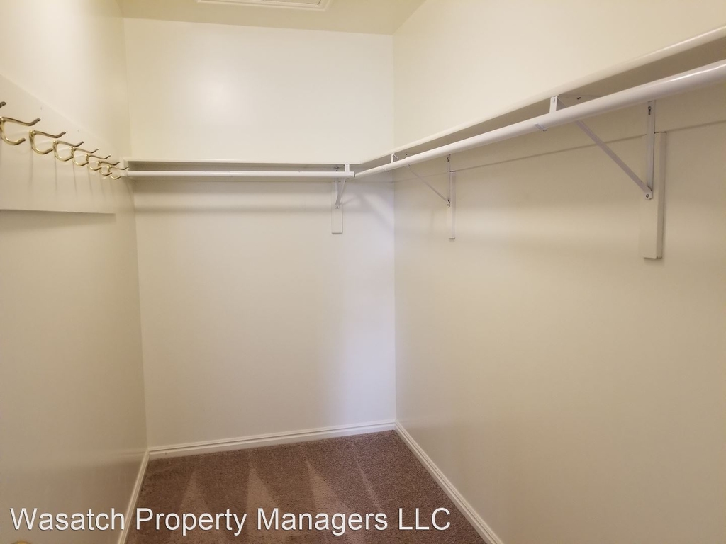 1080 Elgin Avenue - Photo 11