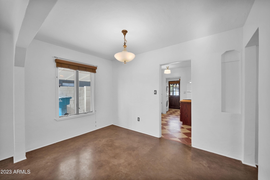 1810 N Laurel Avenue - Photo 2