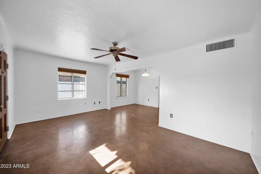 1810 N Laurel Avenue - Photo 36