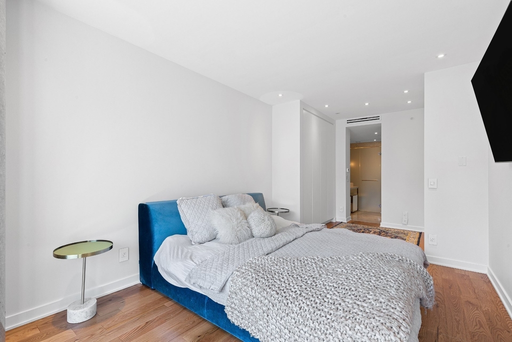 242 Rue Young #803 - Photo 17