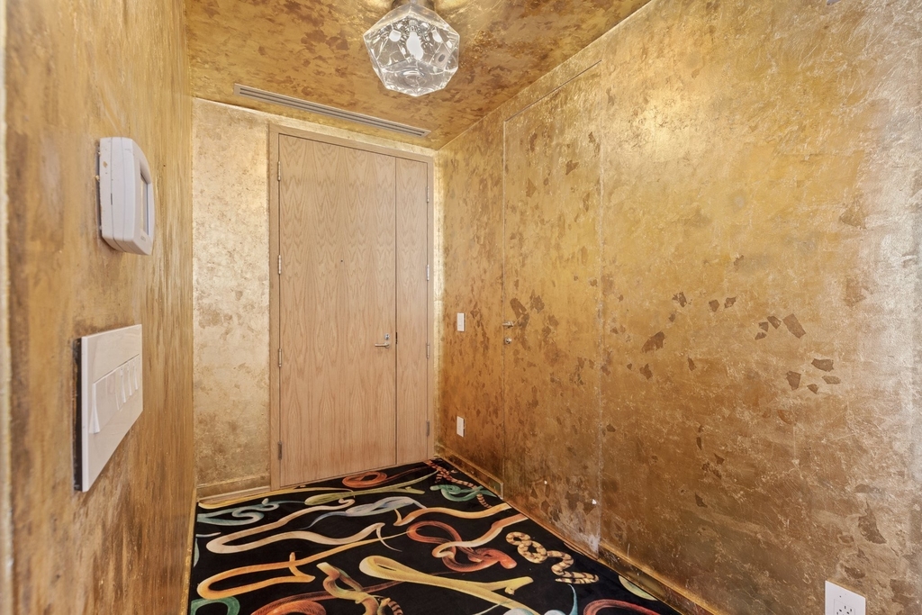 242 Rue Young #803 - Photo 1