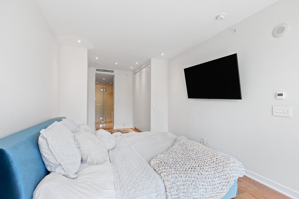 242 Rue Young #803 - Photo 18