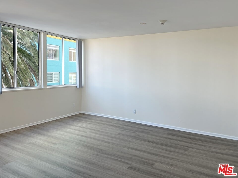 1431 Ocean Ave - Photo 3