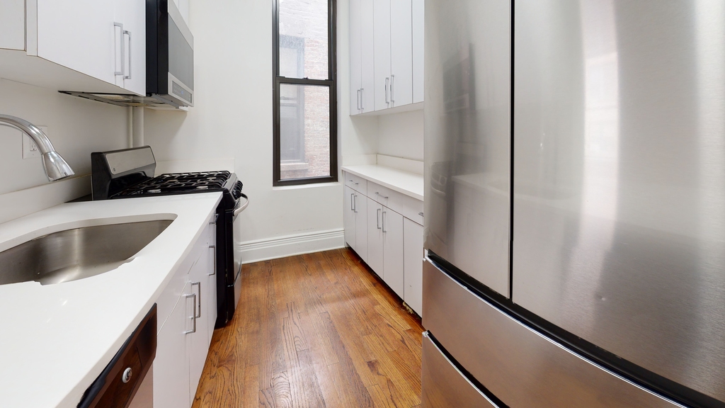 East 81st Street and Park Avenue - Photo 3