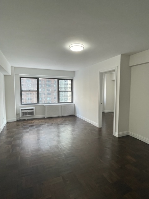 East 57th Street - Photo 0