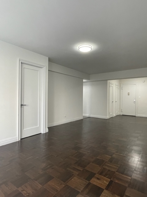 East 57th Street - Photo 4