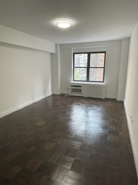 East 57th Street - Photo 5