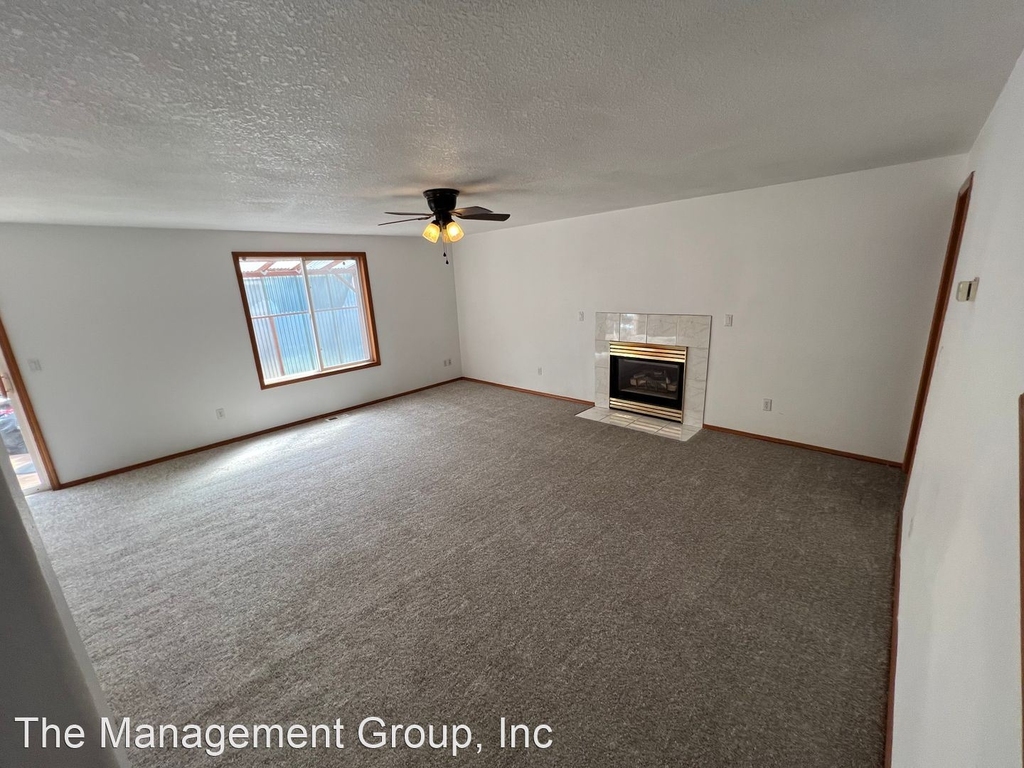 8817 Ne 131st Avenue - Photo 1