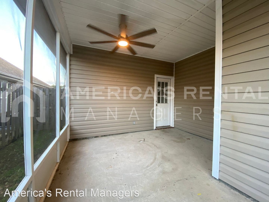 2185 Village Lane - Photo 31