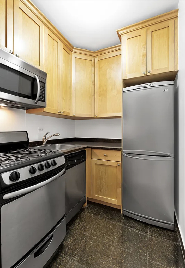 1 Jane Street - Photo 5
