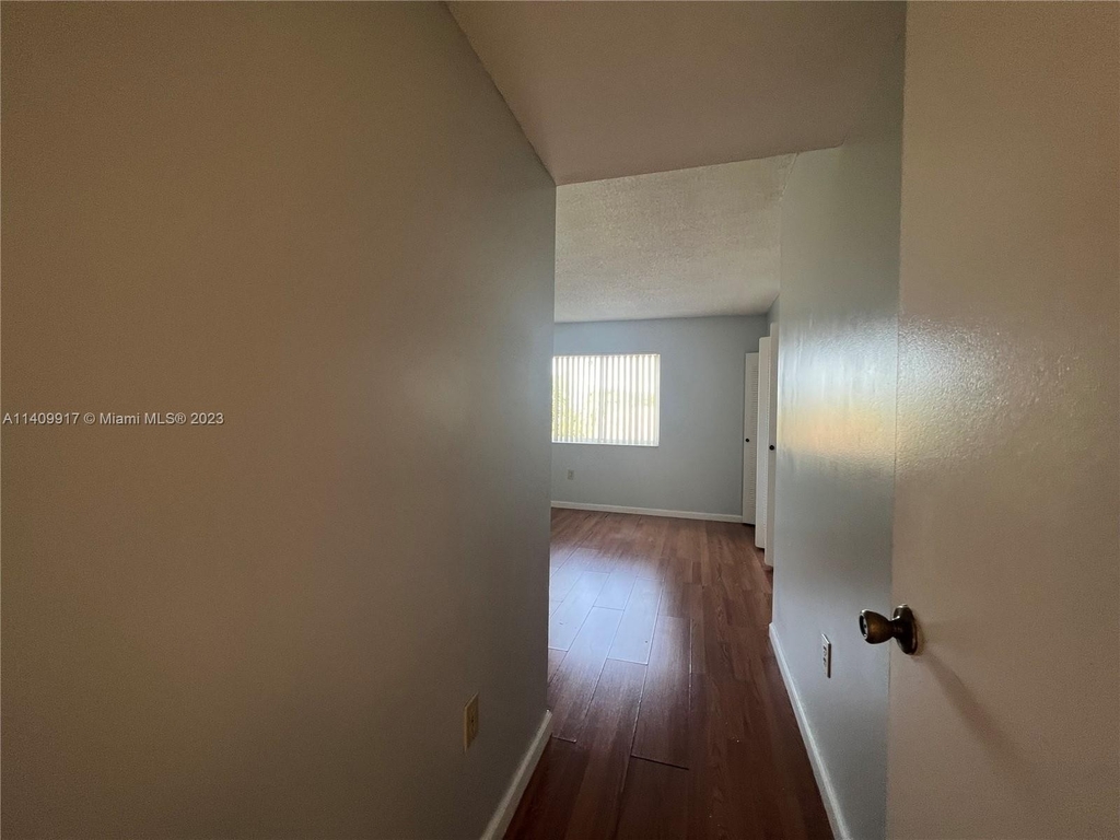 511 Nw 82nd Ave - Photo 18