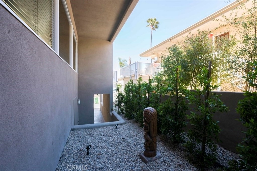 1076 Miramar Street - Photo 20