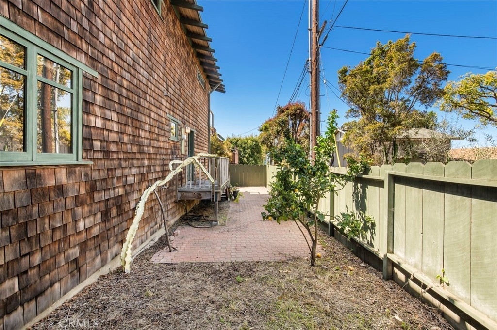 470 Flora Street - Photo 43