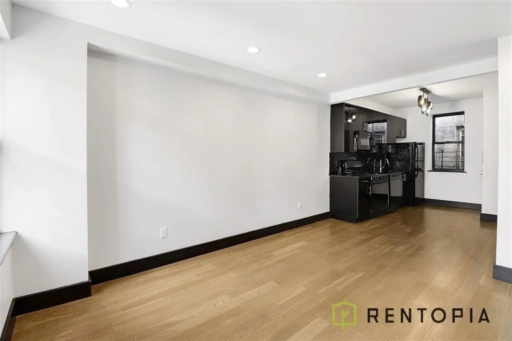 202 Scholes Street - Photo 1