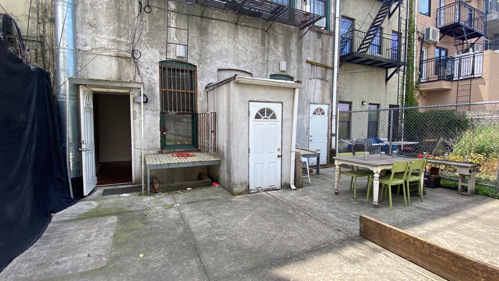 179 Knickerbocker Avenue - Photo 1