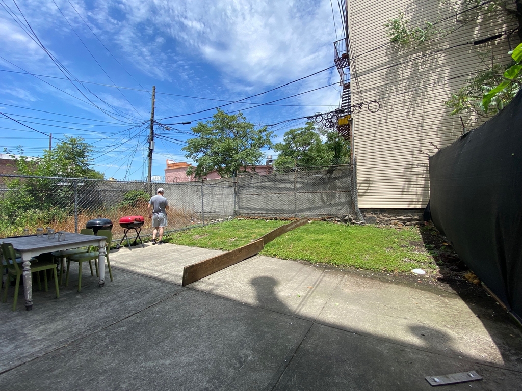 179 Knickerbocker Avenue - Photo 0