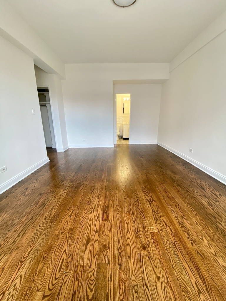   East 56 Street - Photo 7