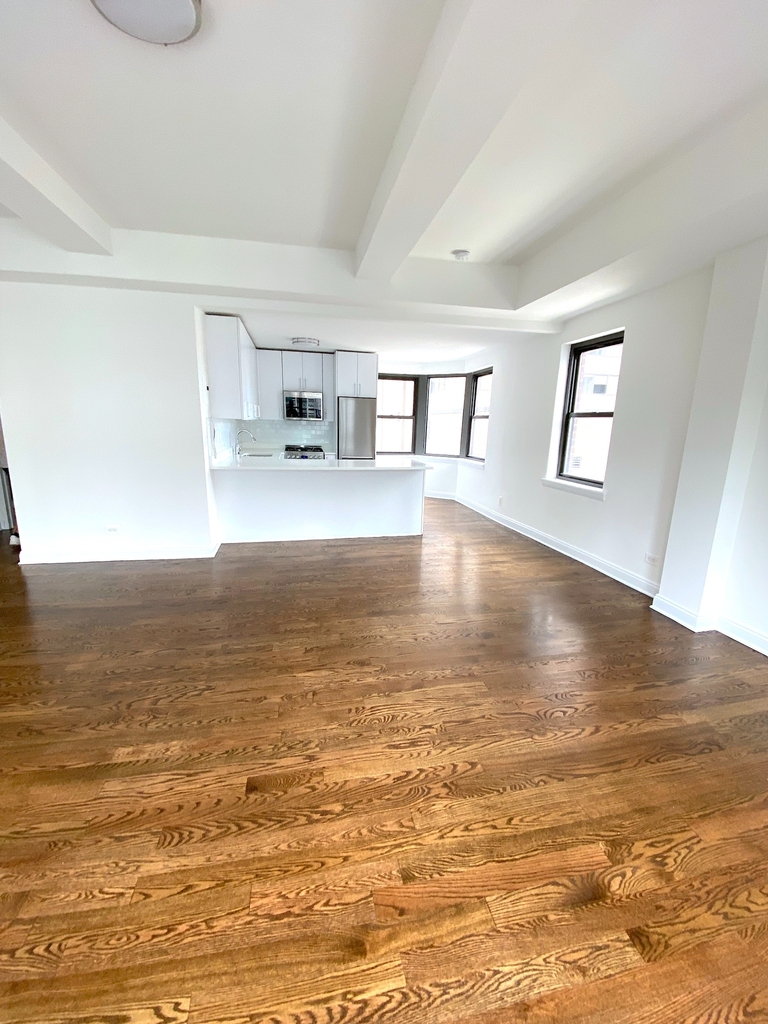   East 56 Street - Photo 1