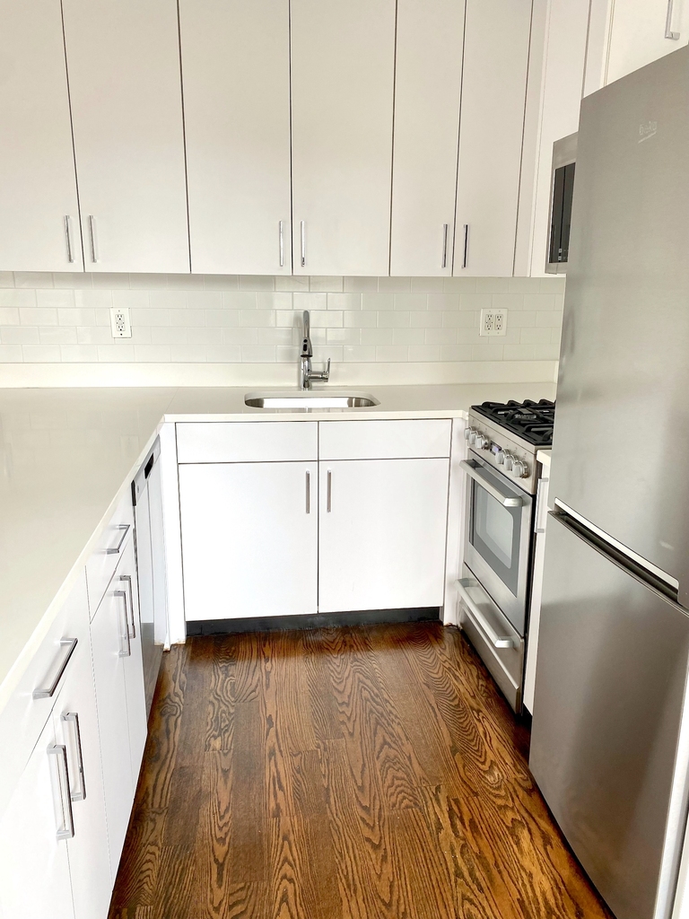   East 56 Street - Photo 2