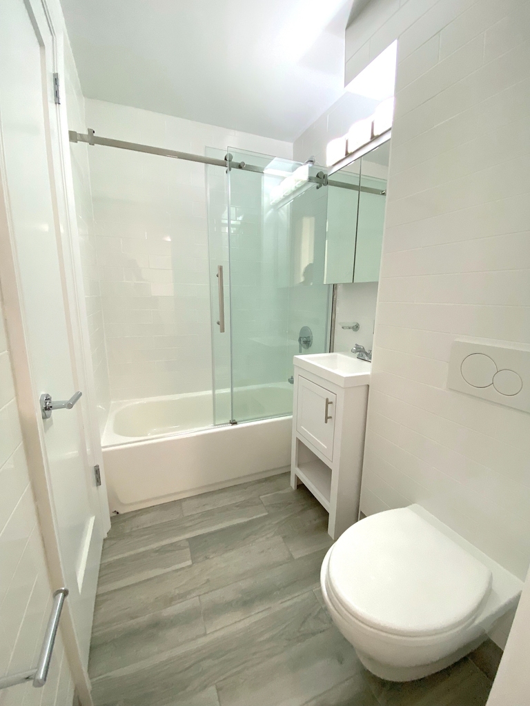 East 55h Street - Photo 8