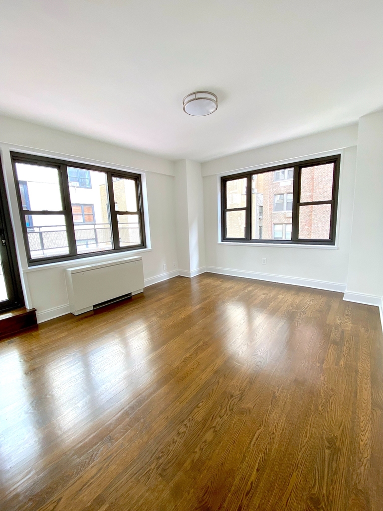 East 55h Street - Photo 6