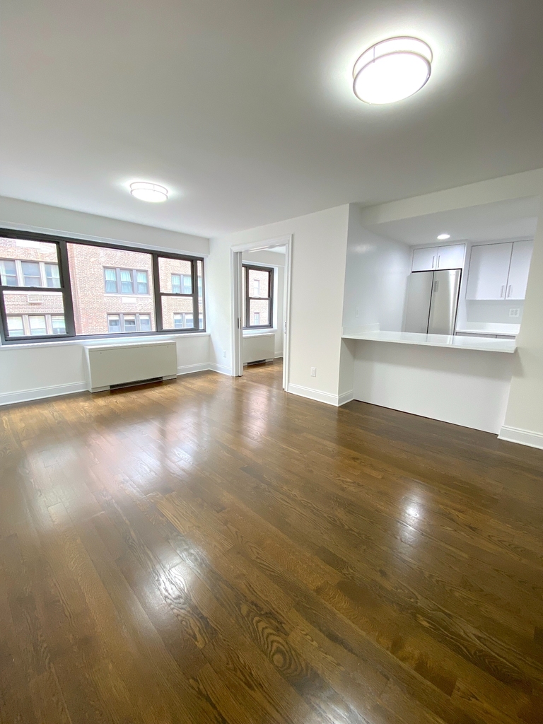 East 55h Street - Photo 0