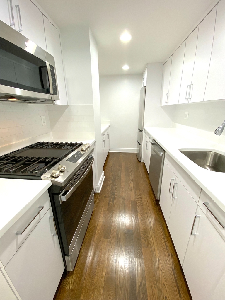 East 55h Street - Photo 1