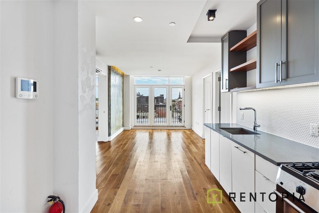 310 Graham Avenue - Photo 6