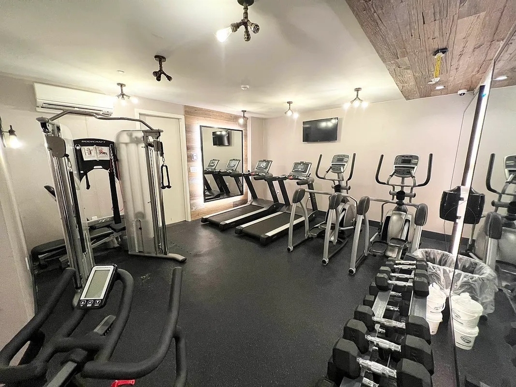 310 Graham Avenue - Photo 10