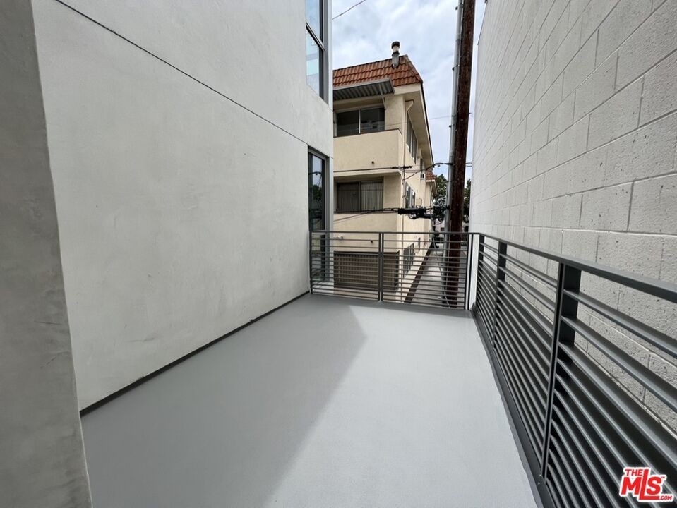 1001 N Fairfax Ave - Photo 12