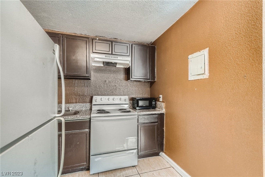 2504 Las Vegas Boulevard - Photo 2