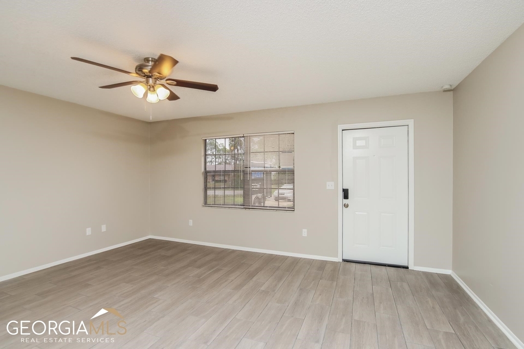 6555 Bay Street - Photo 2