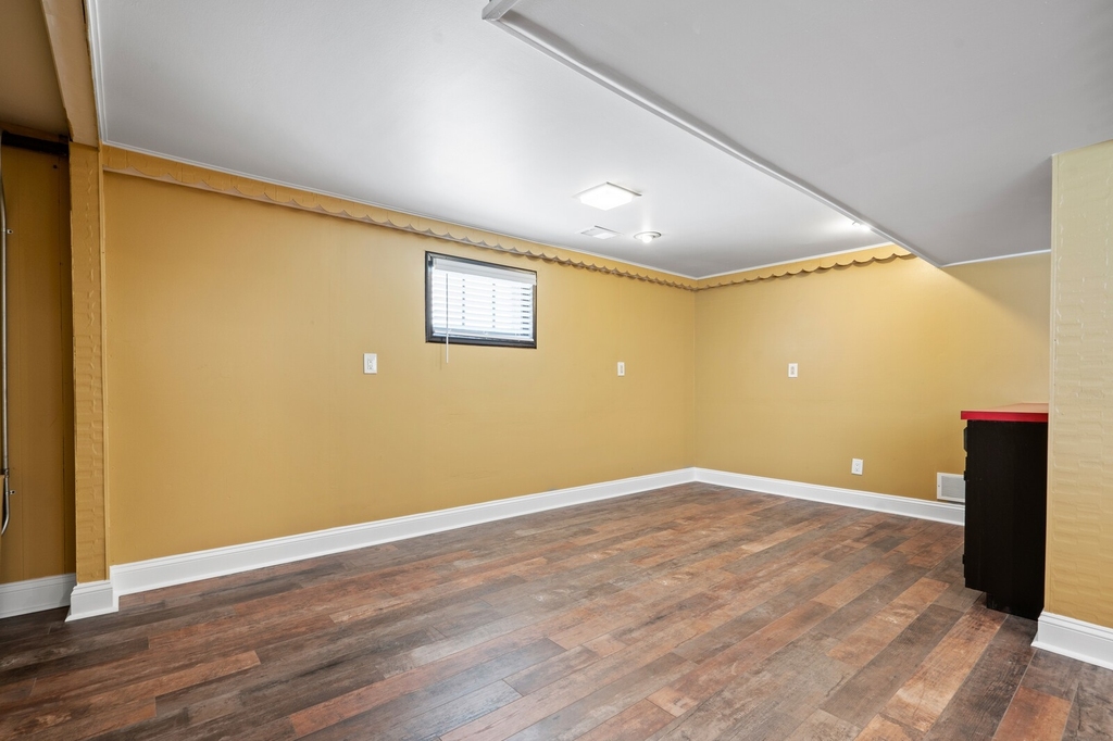 8832 Cherry Avenue - Photo 11