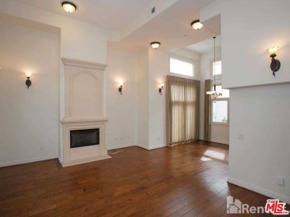 1107 18th St - Photo 1