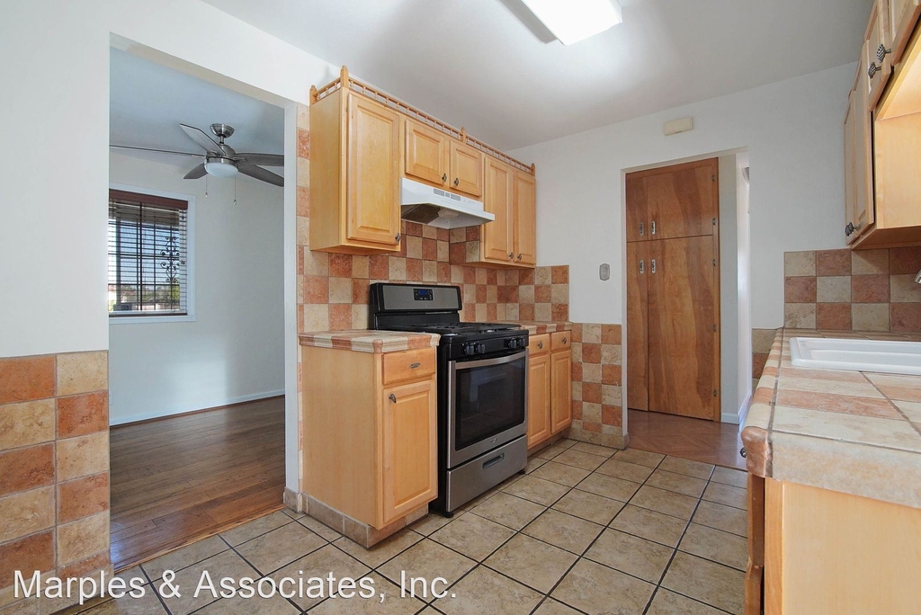 1378 Windsor Way - Photo 13