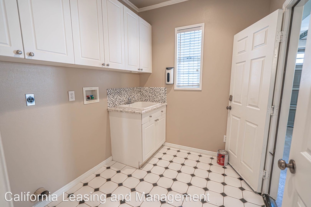 27035 Edgewater Ln. - Photo 33