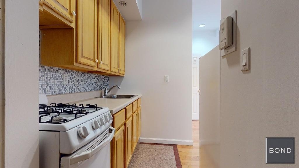 249 East 53rd Street - Photo 3