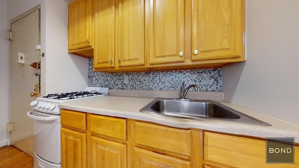 249 East 53rd Street - Photo 2