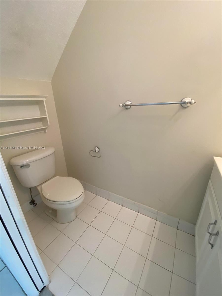 5707 Nw 114th Ct - Photo 2