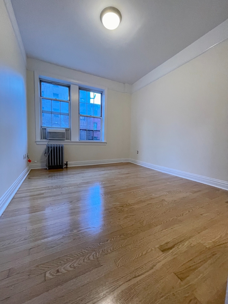 West 13th Street - Photo 4