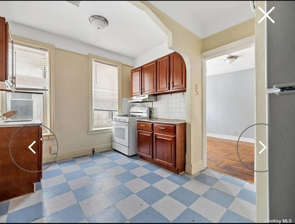 172 E 54th Street - Photo 3