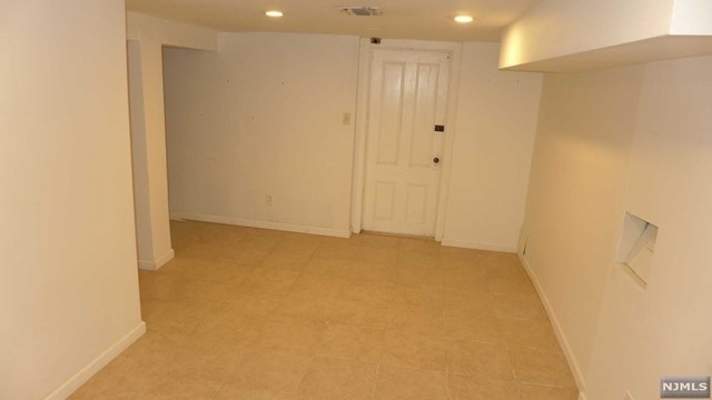 151 Leonia Avenue - Photo 9