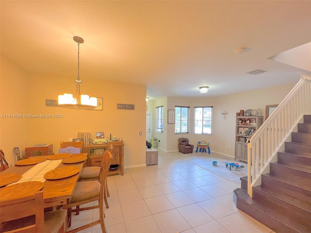 9035 Sw 17th Ct - Photo 4