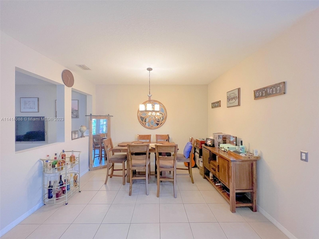 9035 Sw 17th Ct - Photo 3